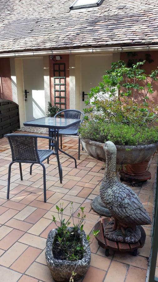 La Maison Rose: Lieu Atypique Hotel Nemours Exterior photo