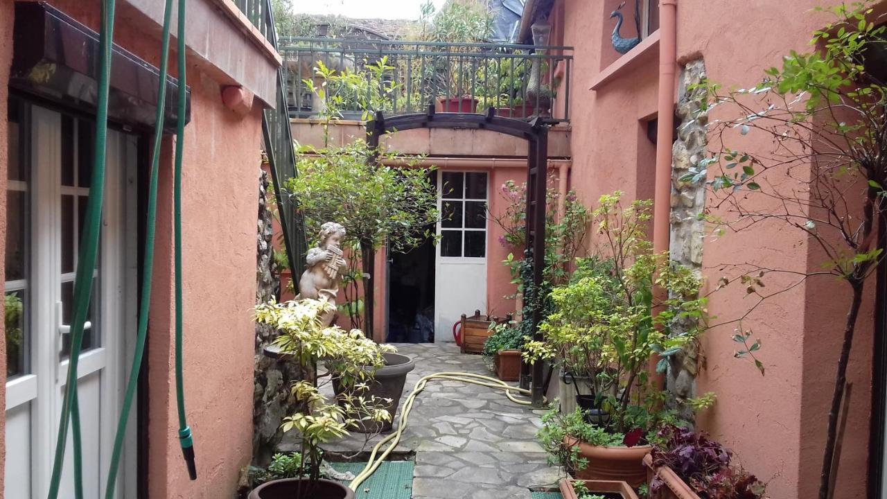 La Maison Rose: Lieu Atypique Hotel Nemours Exterior photo